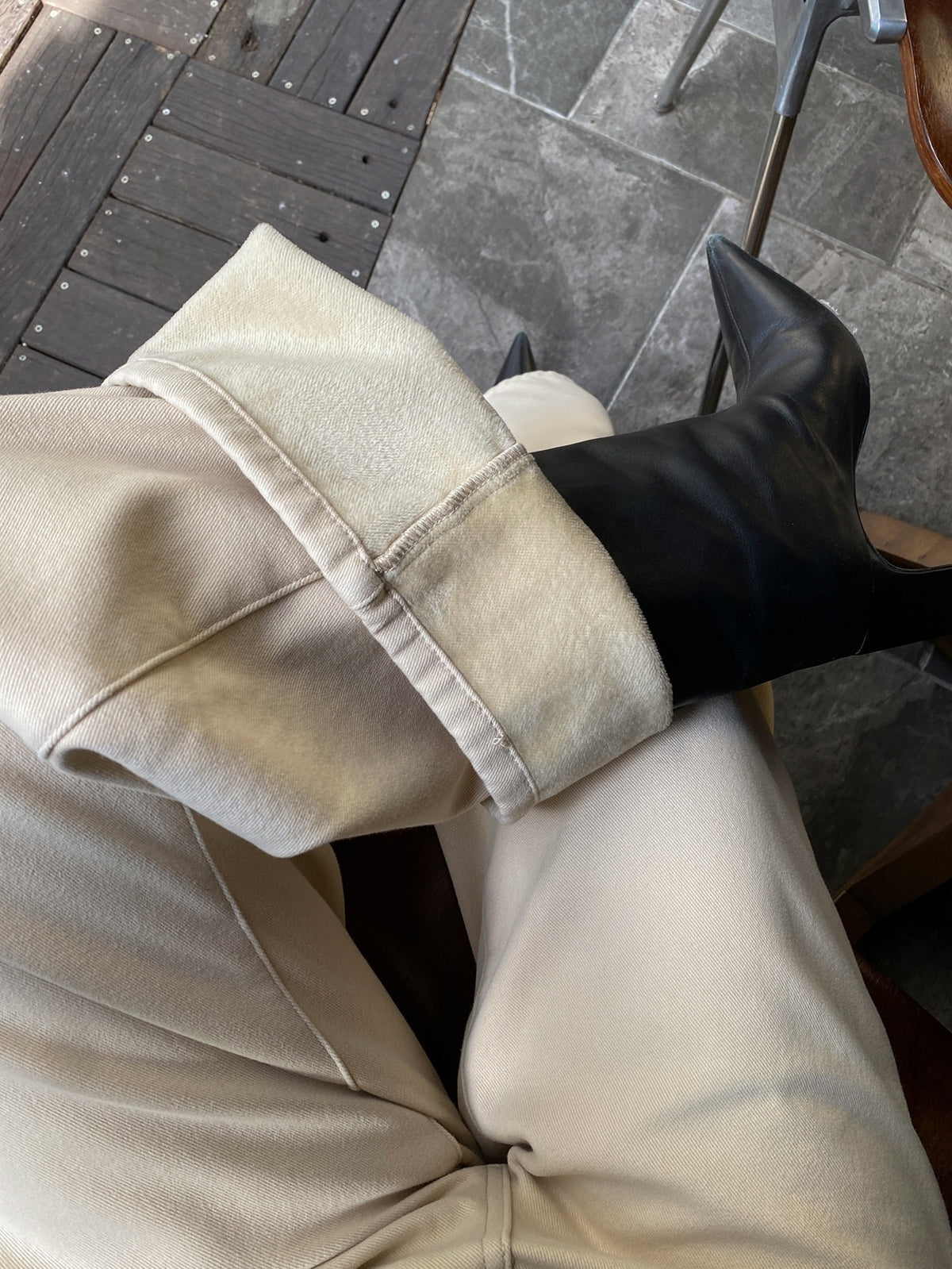 Thermal lined jeans for women in ecru with a straight, roomy leg - view 6