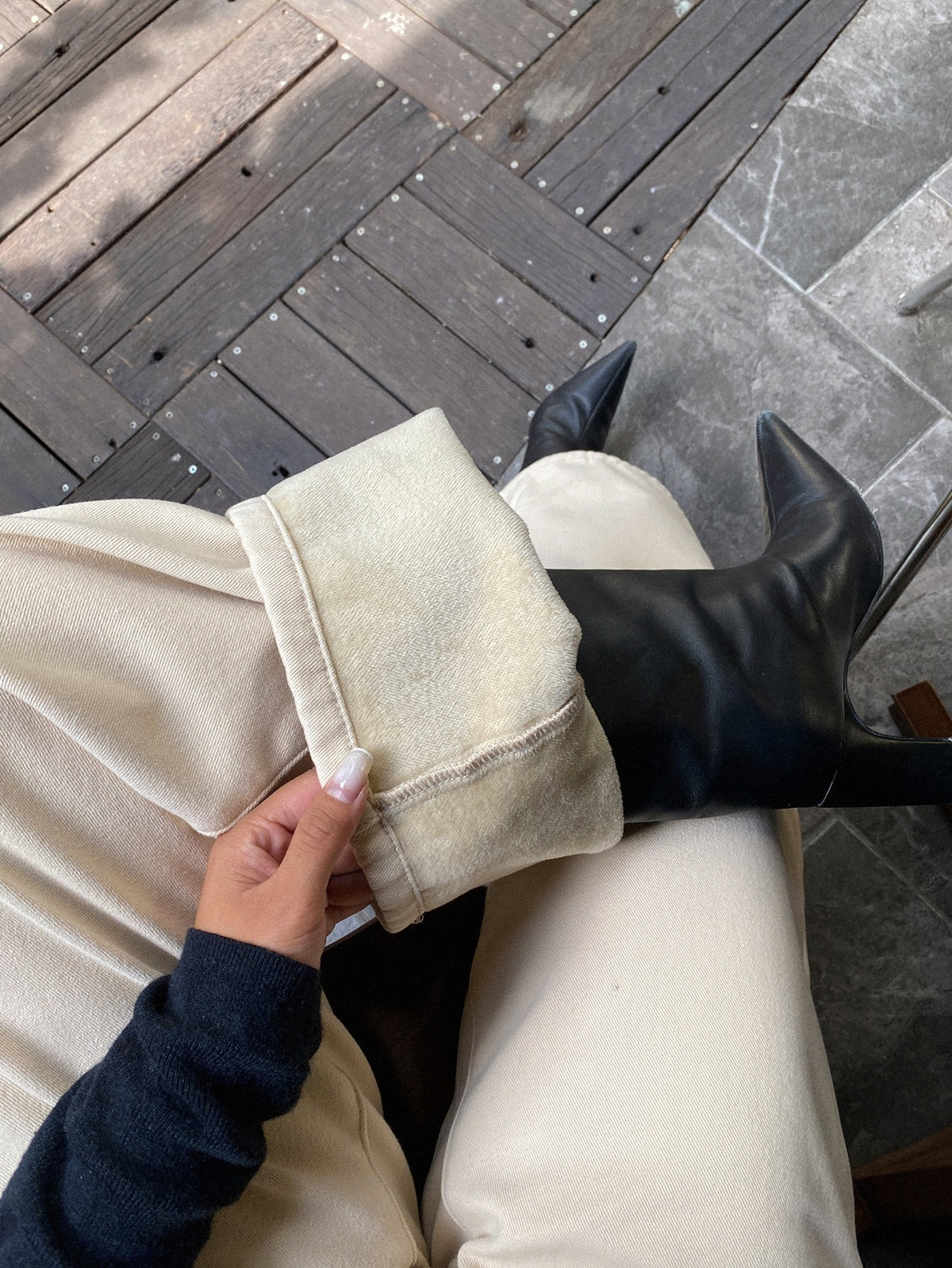 Thermal lined jeans for women in ecru with a straight, roomy leg - view 7