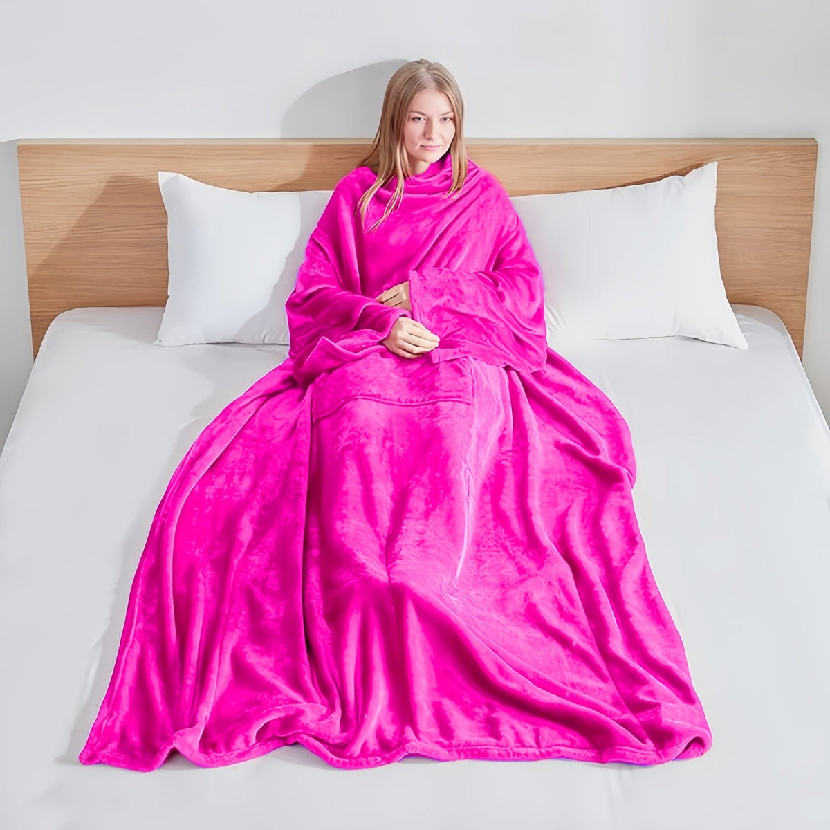 Wearable fleece blanket with sleeves and a front pocket - fuchsia