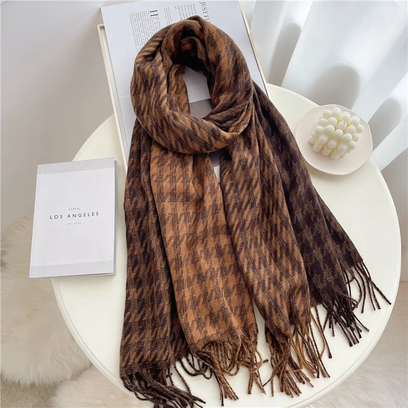 Women's woven checked scarf with fringe at both ends - brown houndstooth