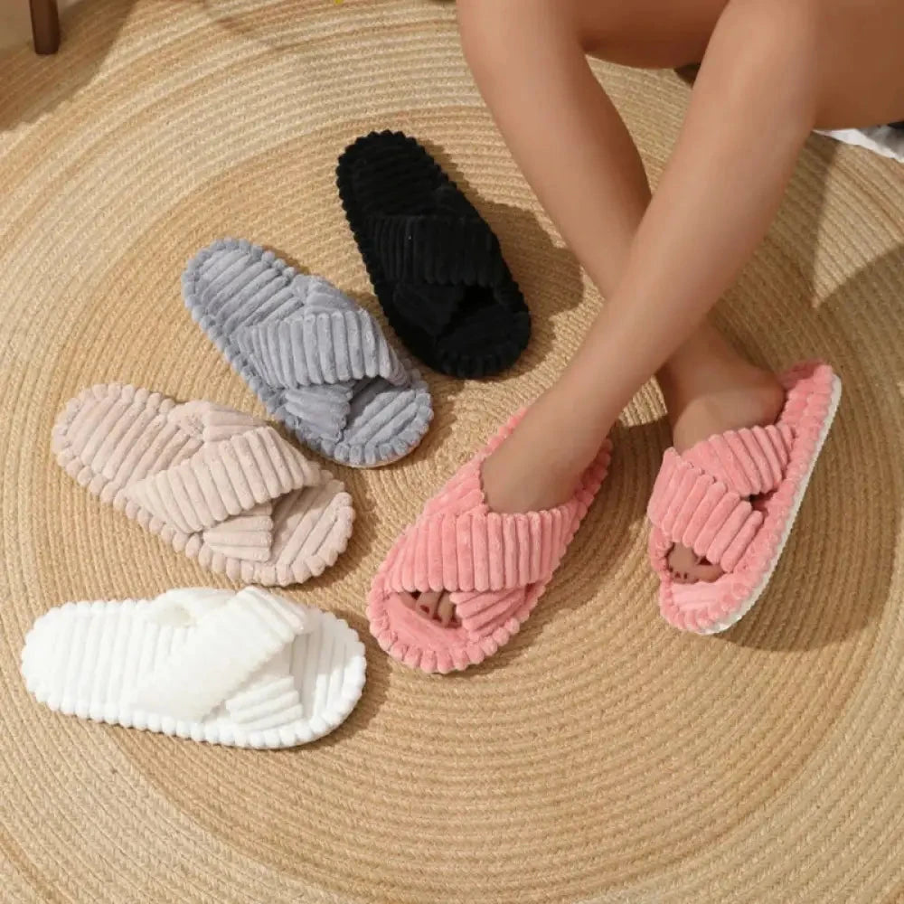 Mule slippers with cross straps in ribbed plush, open toe and light sole