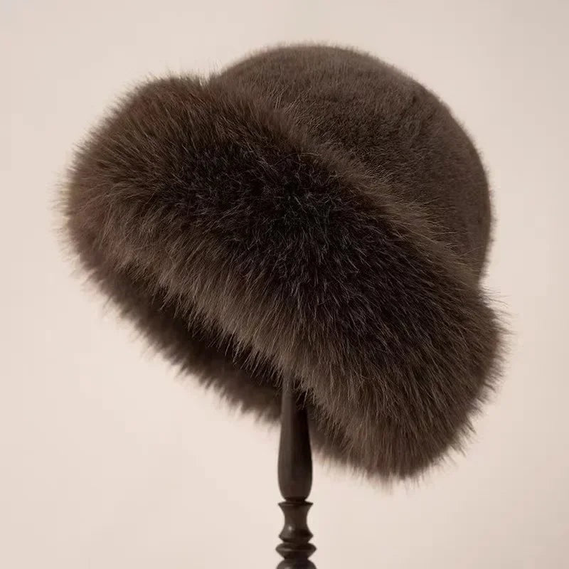 Women's faux fur hat with a wide turned-up brim - brown