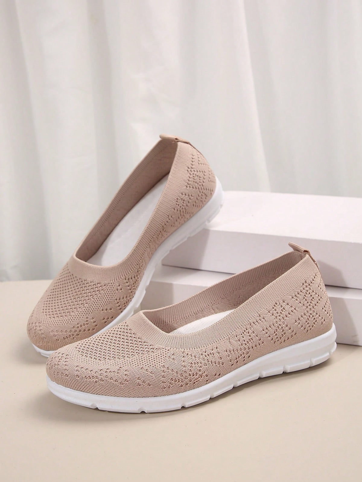 Flat knit shoes for women with low slip-on cut, heel pull tab and flexible tread sole - view 10