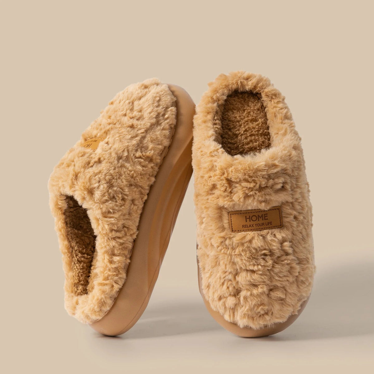 Fluffy slippers in curly plush with a label on the toe, open heel and thick wavy sole - view 3
