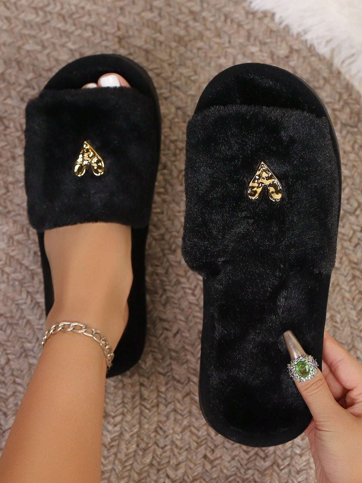 Fluffy sliders for women with a wide black plush strap and a small gold heart on top - black with glitter heart