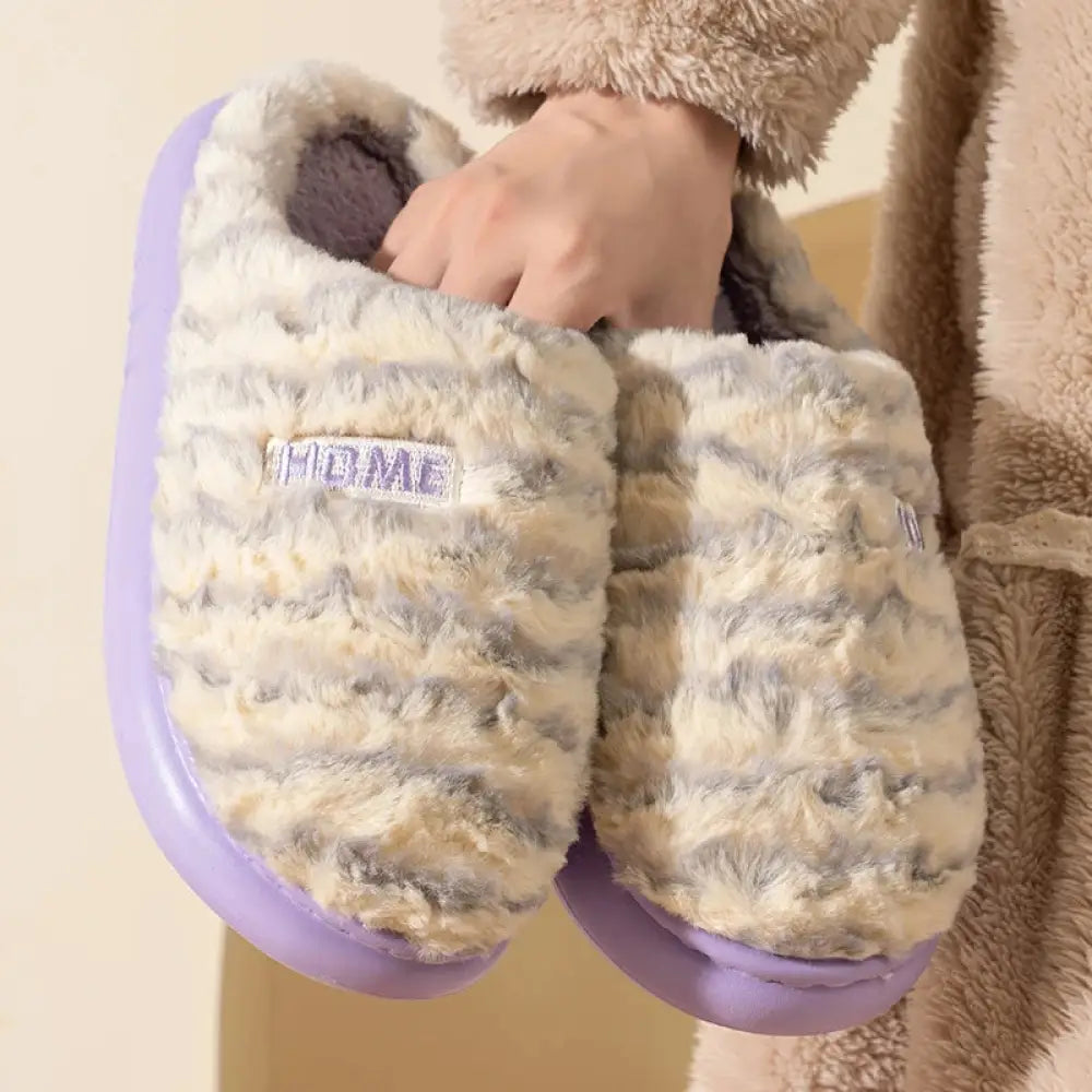 Fluffy slippers in striped plush with soft sole and open heel - lilac