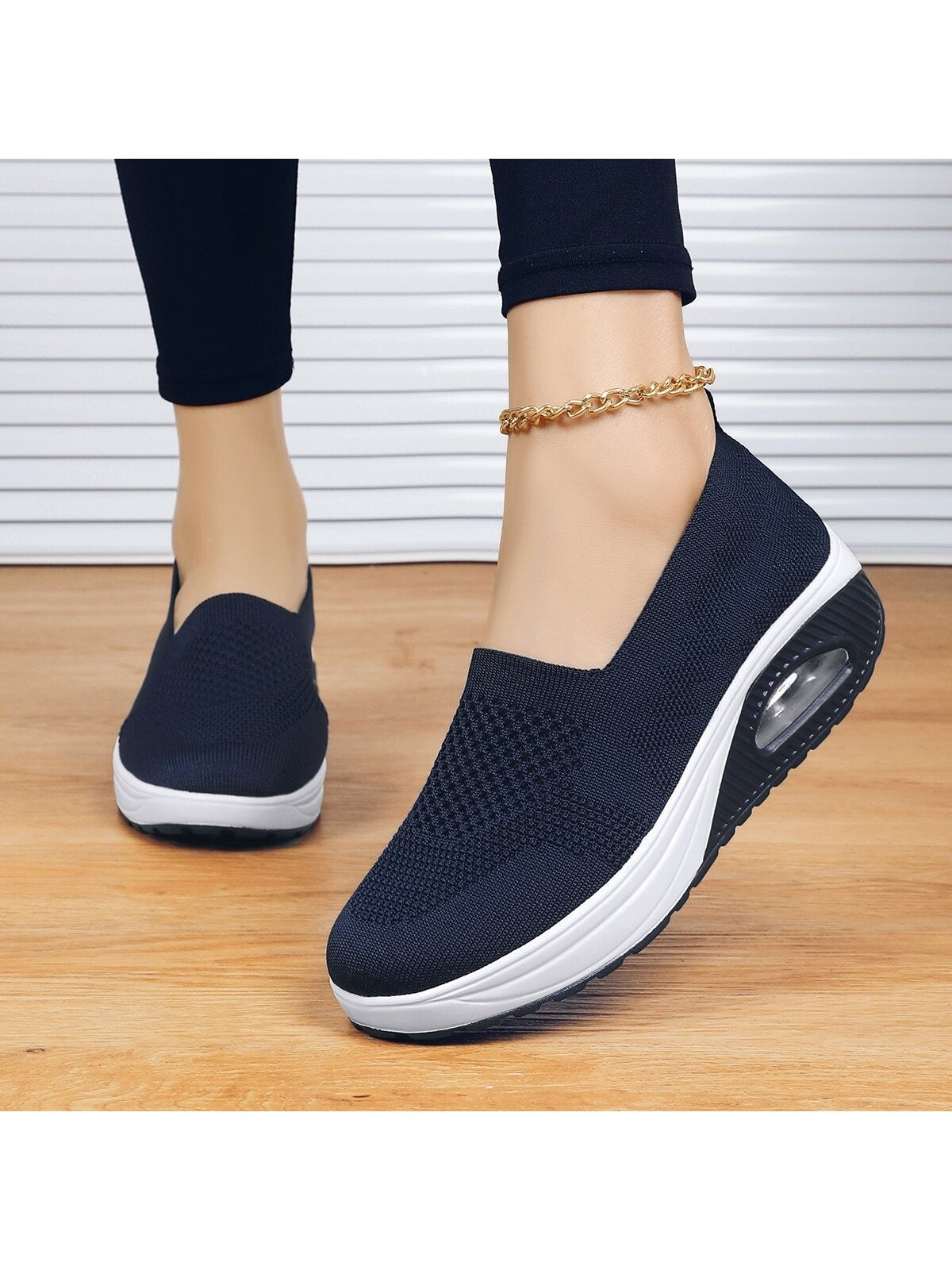 Slip-on shoes for women with knit upper, low rounded opening and thick air cushion sole - view 8
