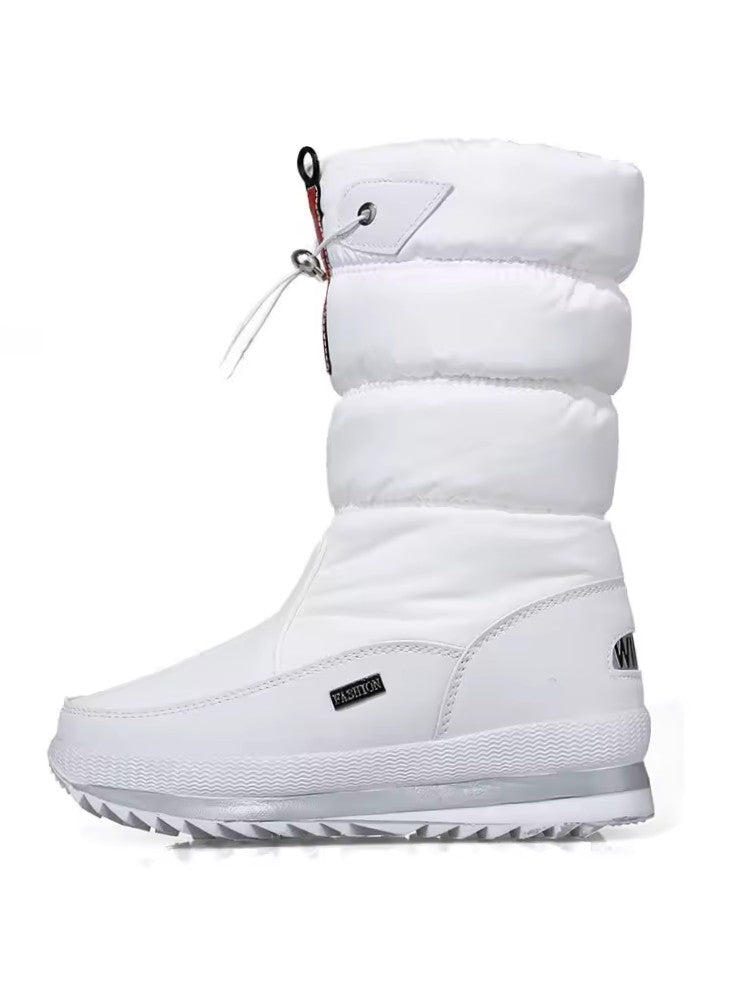 Women's snow boots with a quilted shaft, drawcord top and plush lining - white
