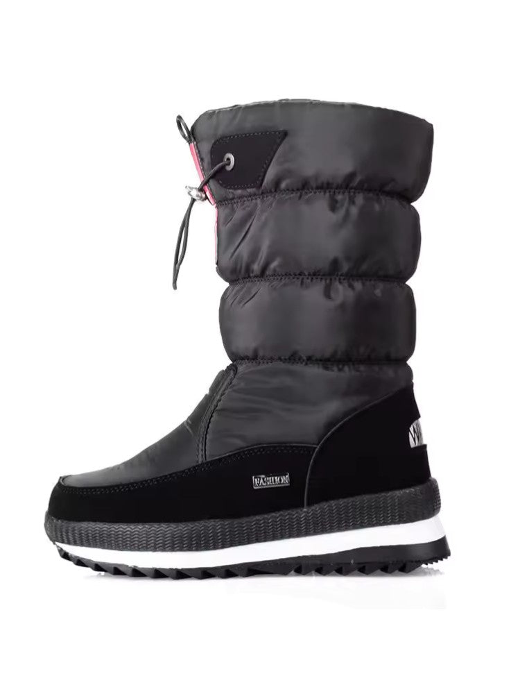 Women's snow boots with a quilted shaft, drawcord top and plush lining - black